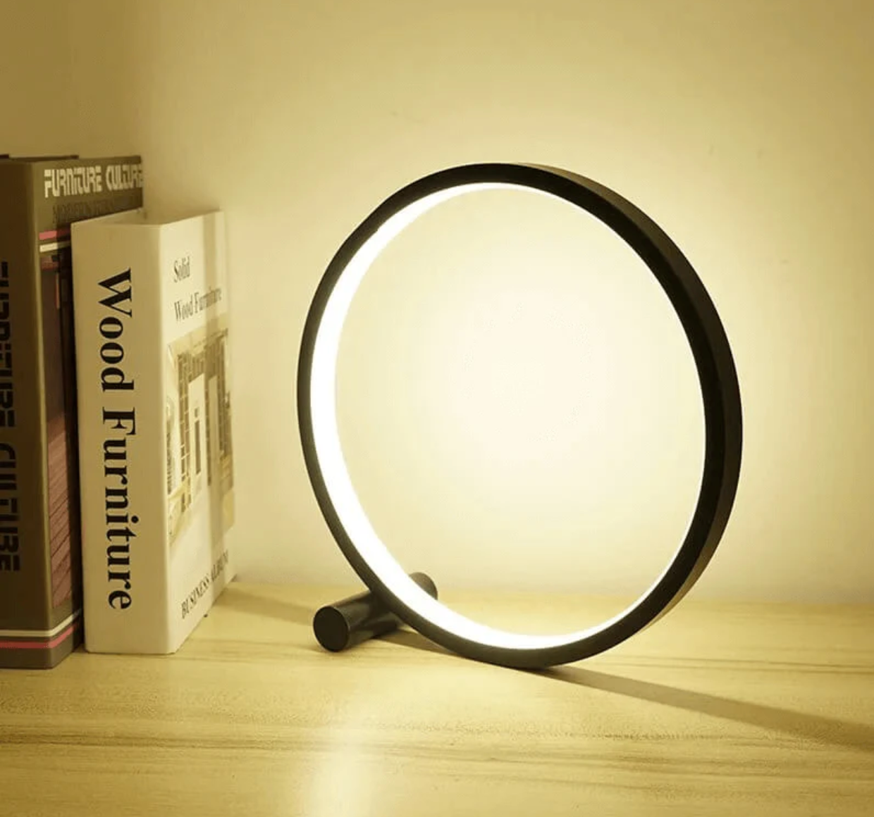 Kompaktowa lampa LED z panelem dotykowym i regulacji jasności -przeznaczona do użytku domowego