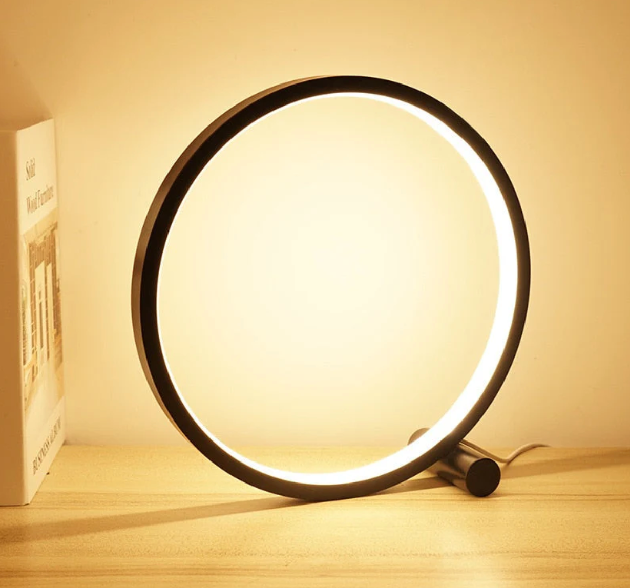 Kompaktowa lampa LED z panelem dotykowym i regulacji jasności -przeznaczona do użytku domowego