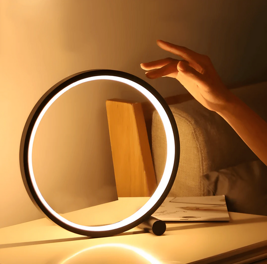 Kompaktowa lampa LED z panelem dotykowym i regulacji jasności -przeznaczona do użytku domowego