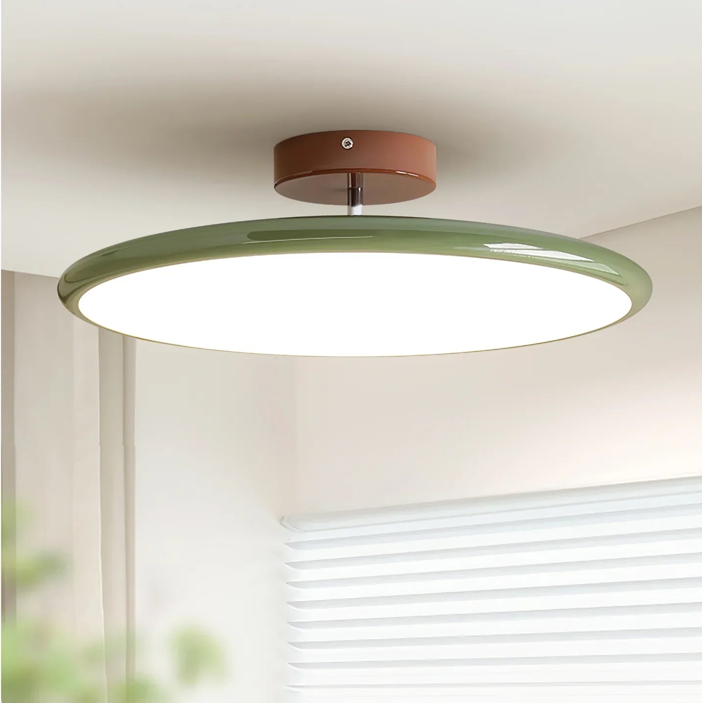 Współczesna regulowana lampa sufitowa do stref mieszkalnych
