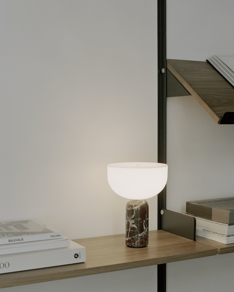 Nowoczesna lampa stołowa z marmurową podstawą i dotykowym sterowaniem LED