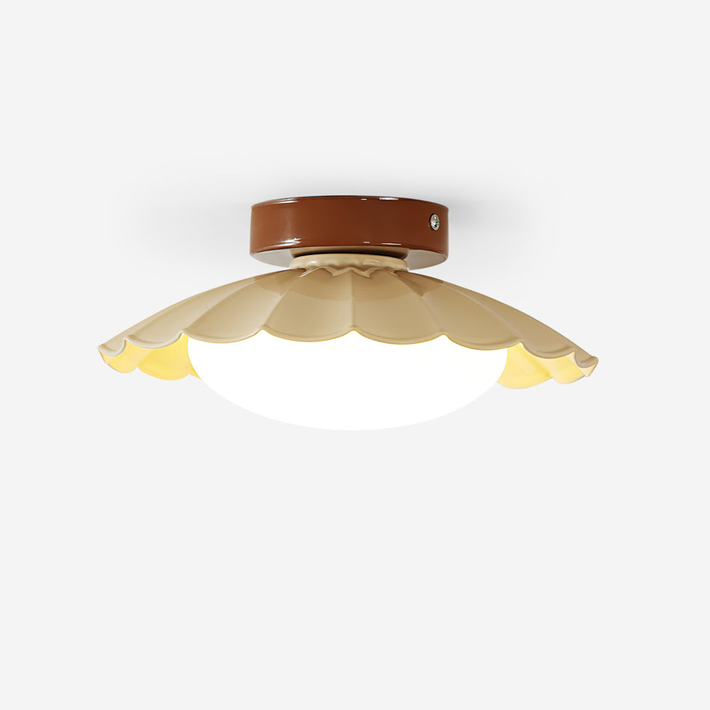 Lampa sufitowa w stylu „falistych chmur”