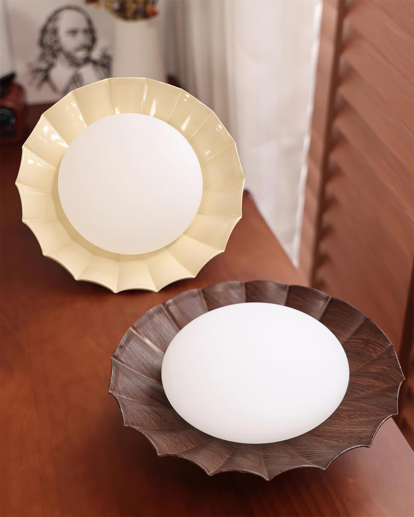Lampa sufitowa w stylu „falistych chmur”