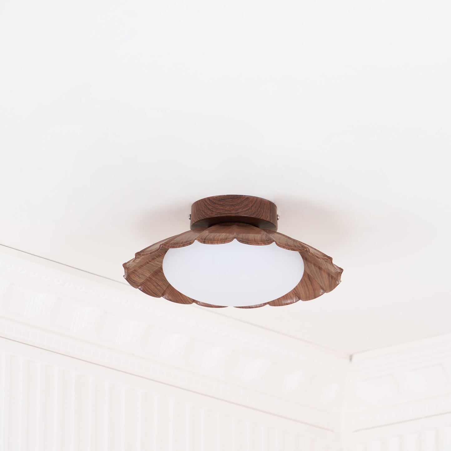 Lampa sufitowa w stylu „falistych chmur”