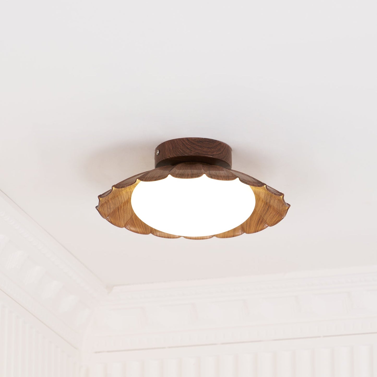 Lampa sufitowa w stylu „falistych chmur”