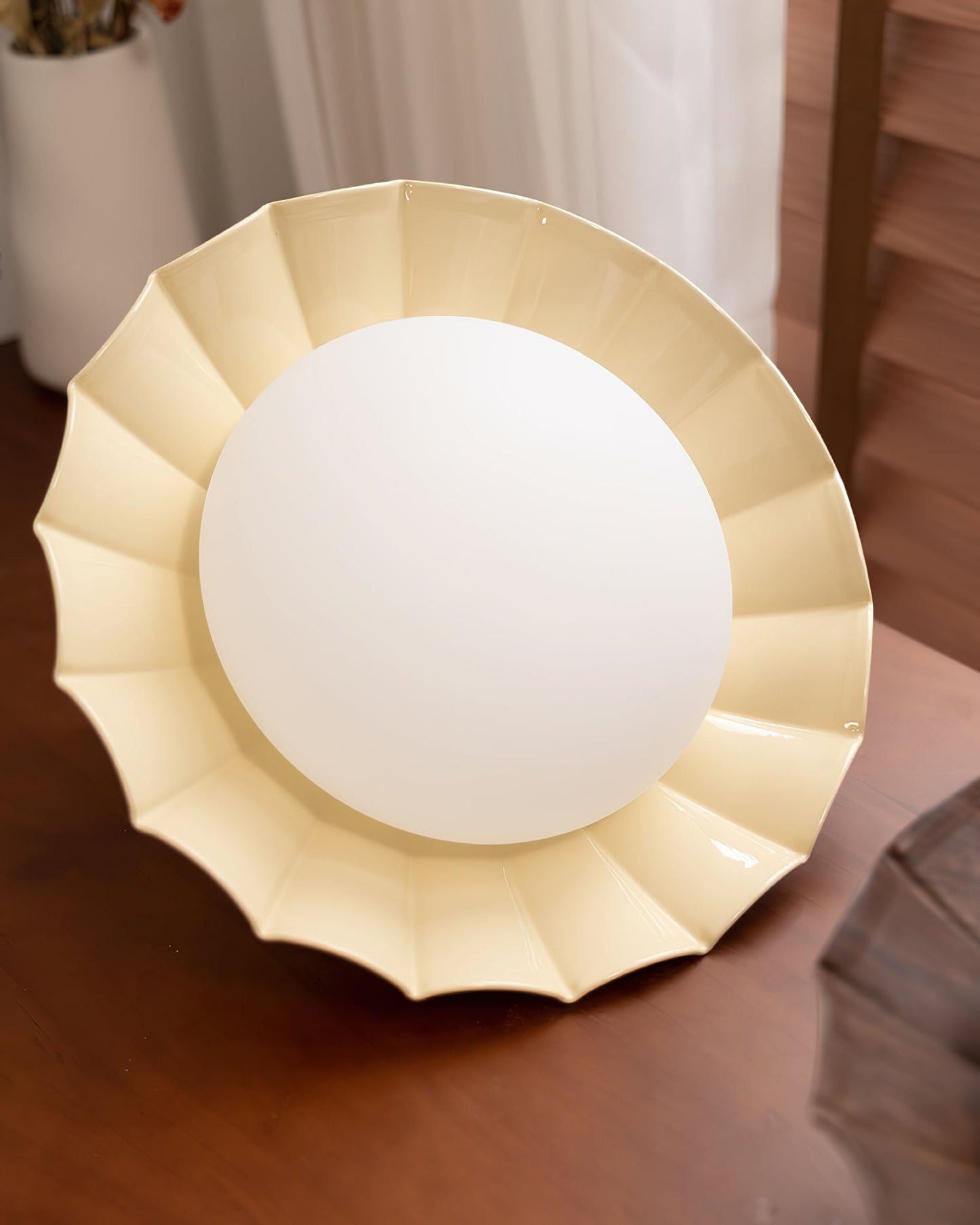Lampa sufitowa w stylu „falistych chmur”