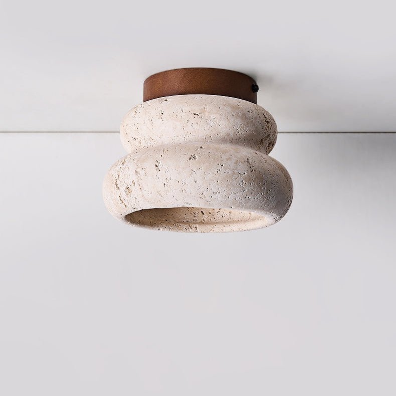 Rzeźbiona lampa sufitowa imitująca kamień