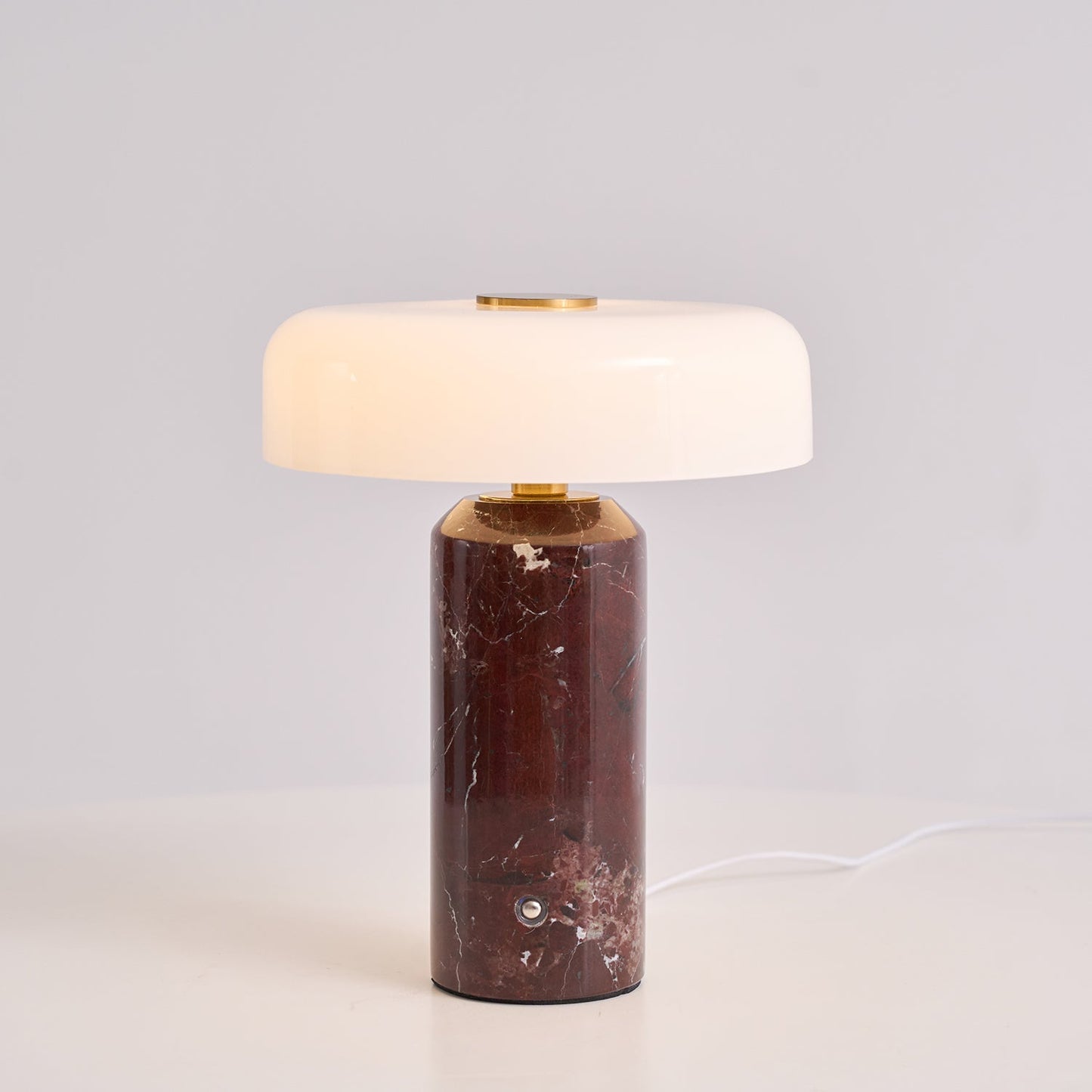 Nowoczesna lampa stołowa z marmurową podstawą i dotykowym sterowaniem LED