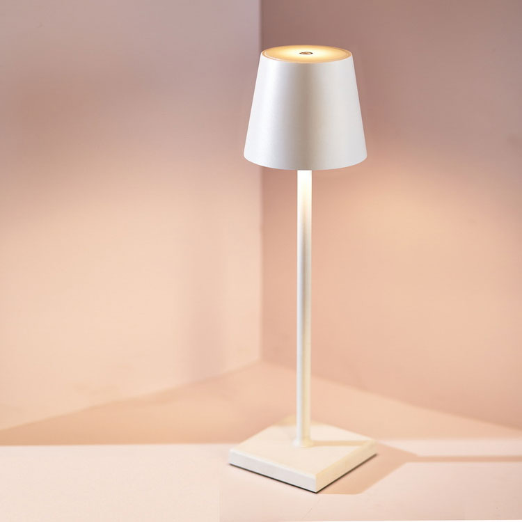 Praktyczna nordycka bezprzewodowa lampa LED do miękkiego światła