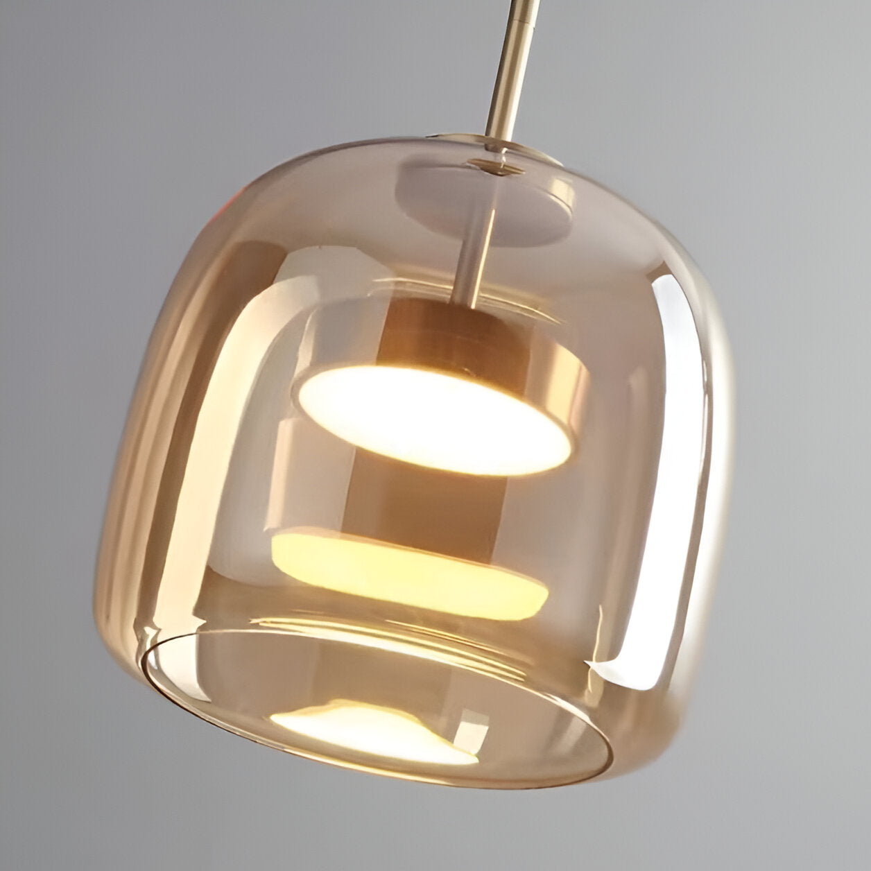 Lampa wisząca w stylu mid-century z trzema kloszami i regulowanymi przewodami