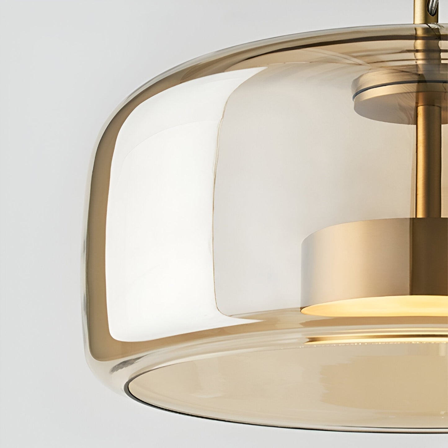 Lampa wisząca w stylu mid-century z trzema kloszami i regulowanymi przewodami