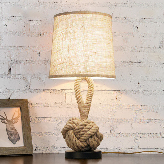 Lampa stołowa w stylu vintage z motywem węzłów