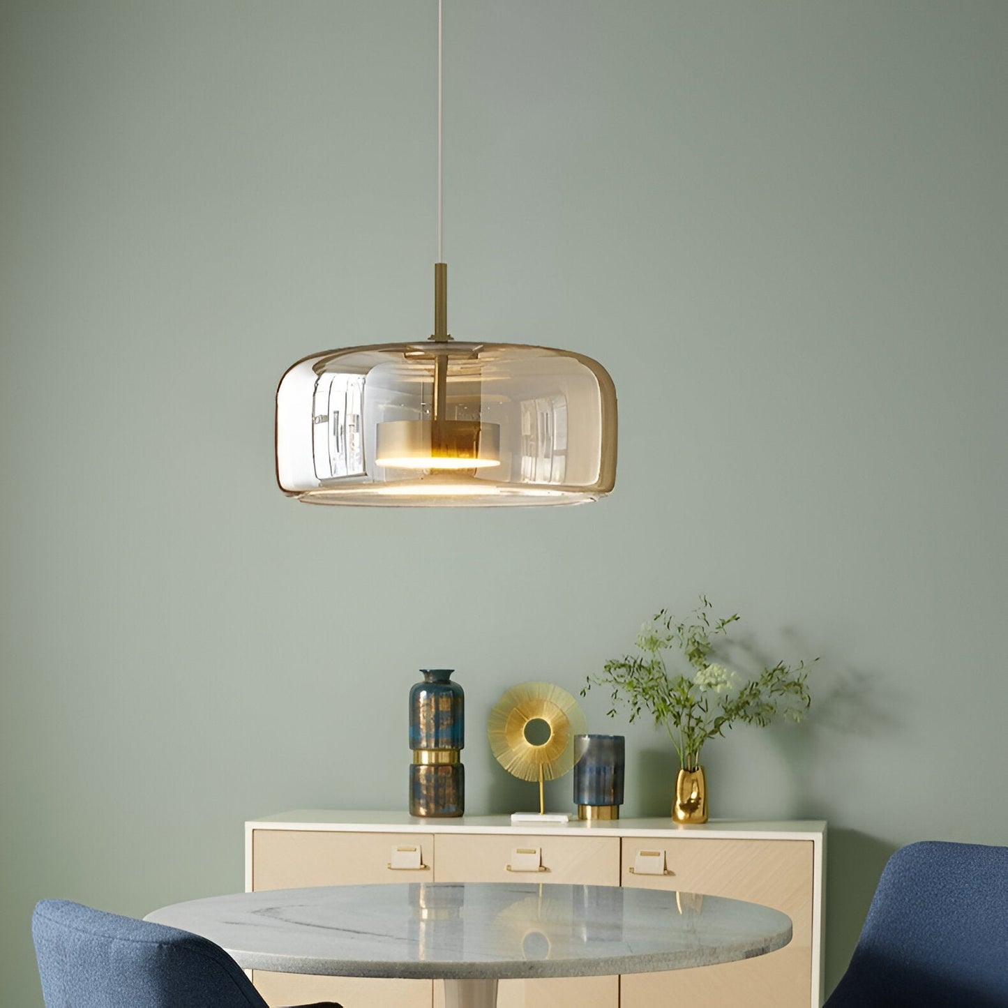 Lampa wisząca w stylu mid-century z trzema kloszami i regulowanymi przewodami