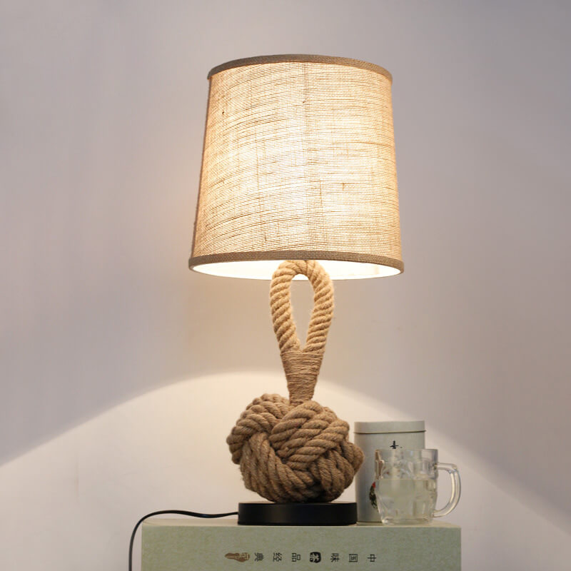 Lampa stołowa w stylu vintage z motywem węzłów