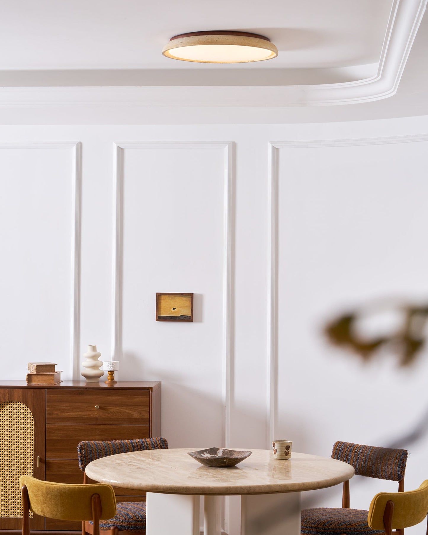 Rzeźbiona lampa sufitowa do montażu wpuszczanego, inspirowana kamieniem