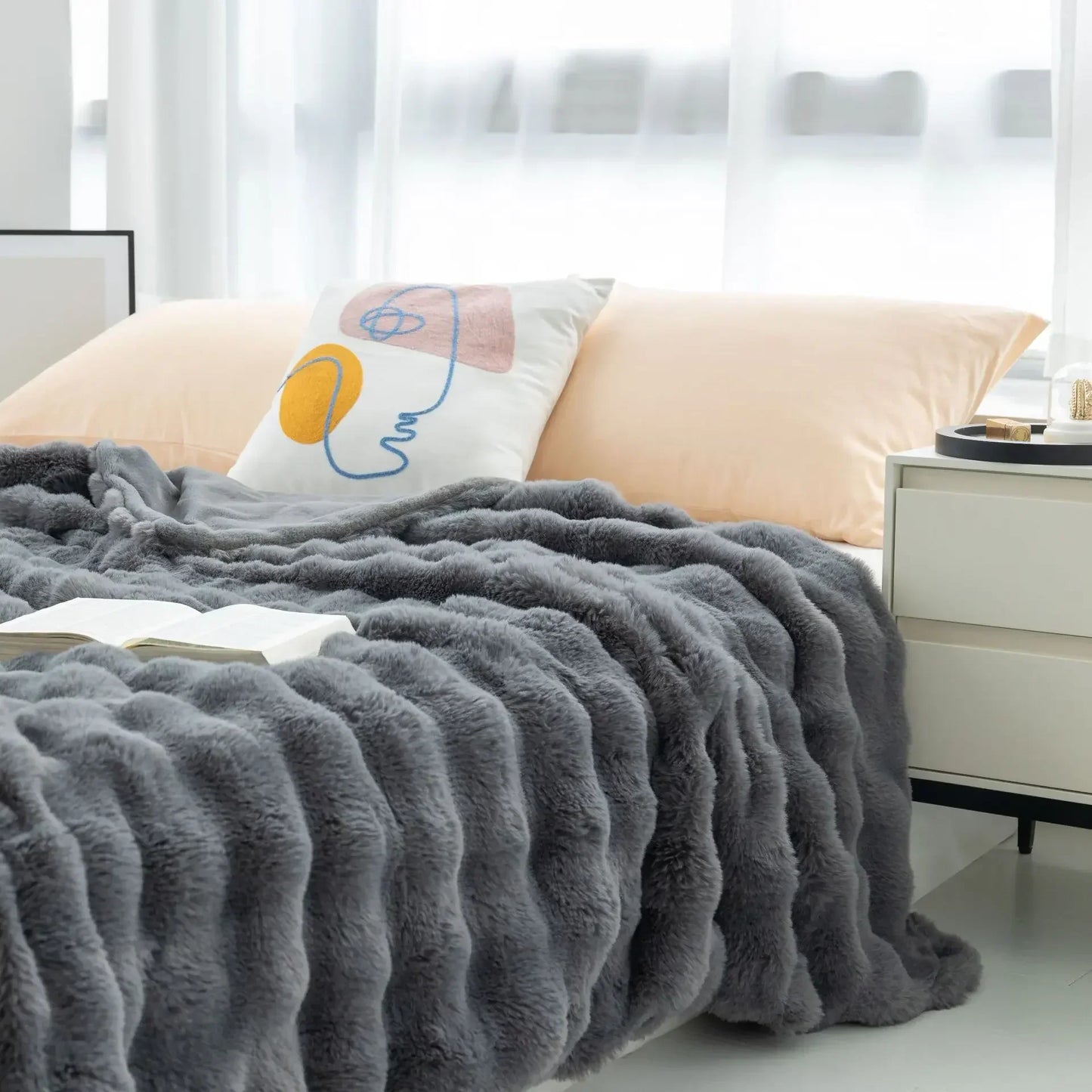 Luxurious cozy soft double-sided rabbit fur imitation blanket for bed and sofa