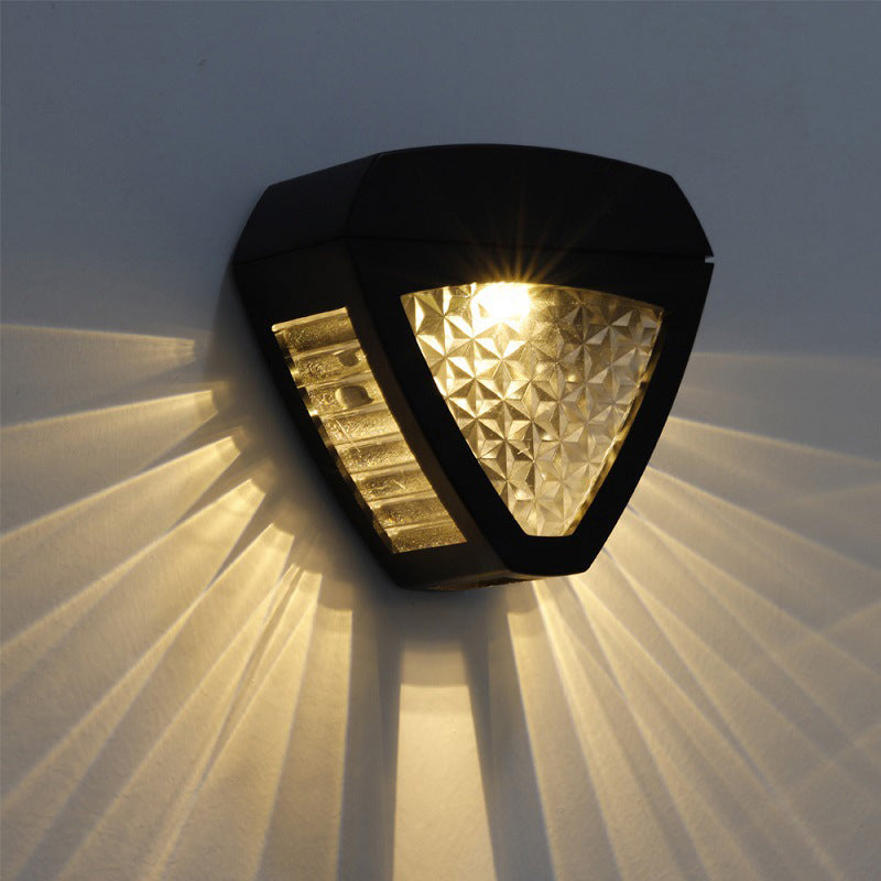 Zewnętrzna lampa ścienna zasilana energią słoneczną w stylu egipskim
