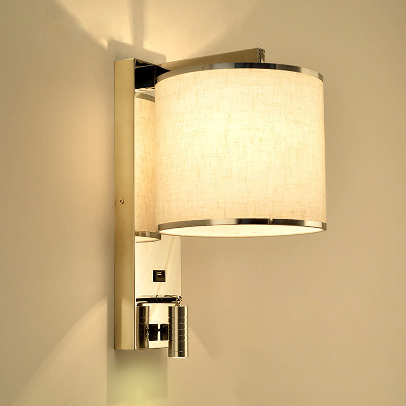 Nowoczesna kinkietowa lampa ścienna do wnętrz z złotymi akcentami