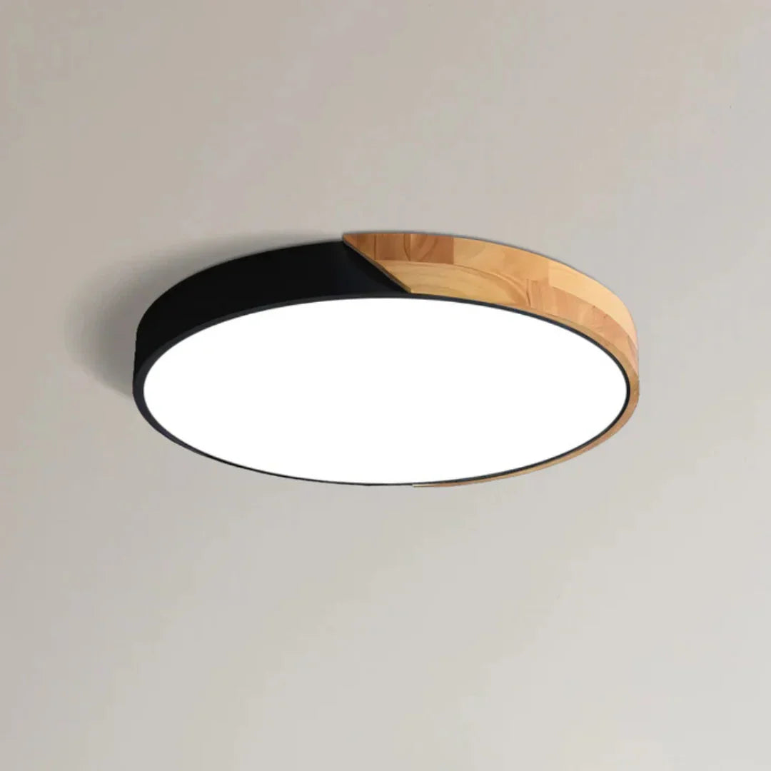 Lampa sufitowa LED w stylu skandynawskim z drewnianymi akcentami