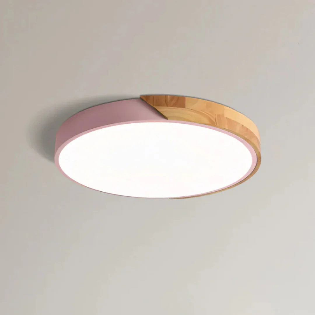 Lampa sufitowa LED w stylu skandynawskim z drewnianymi akcentami