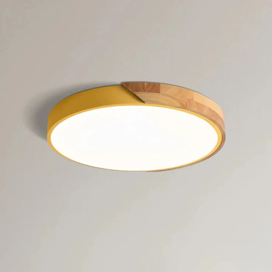 Lampa sufitowa LED w stylu skandynawskim z drewnianymi akcentami