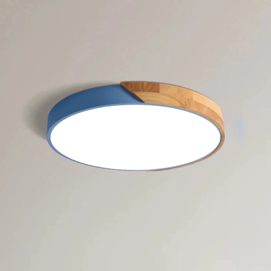 Lampa sufitowa LED w stylu skandynawskim z drewnianymi akcentami
