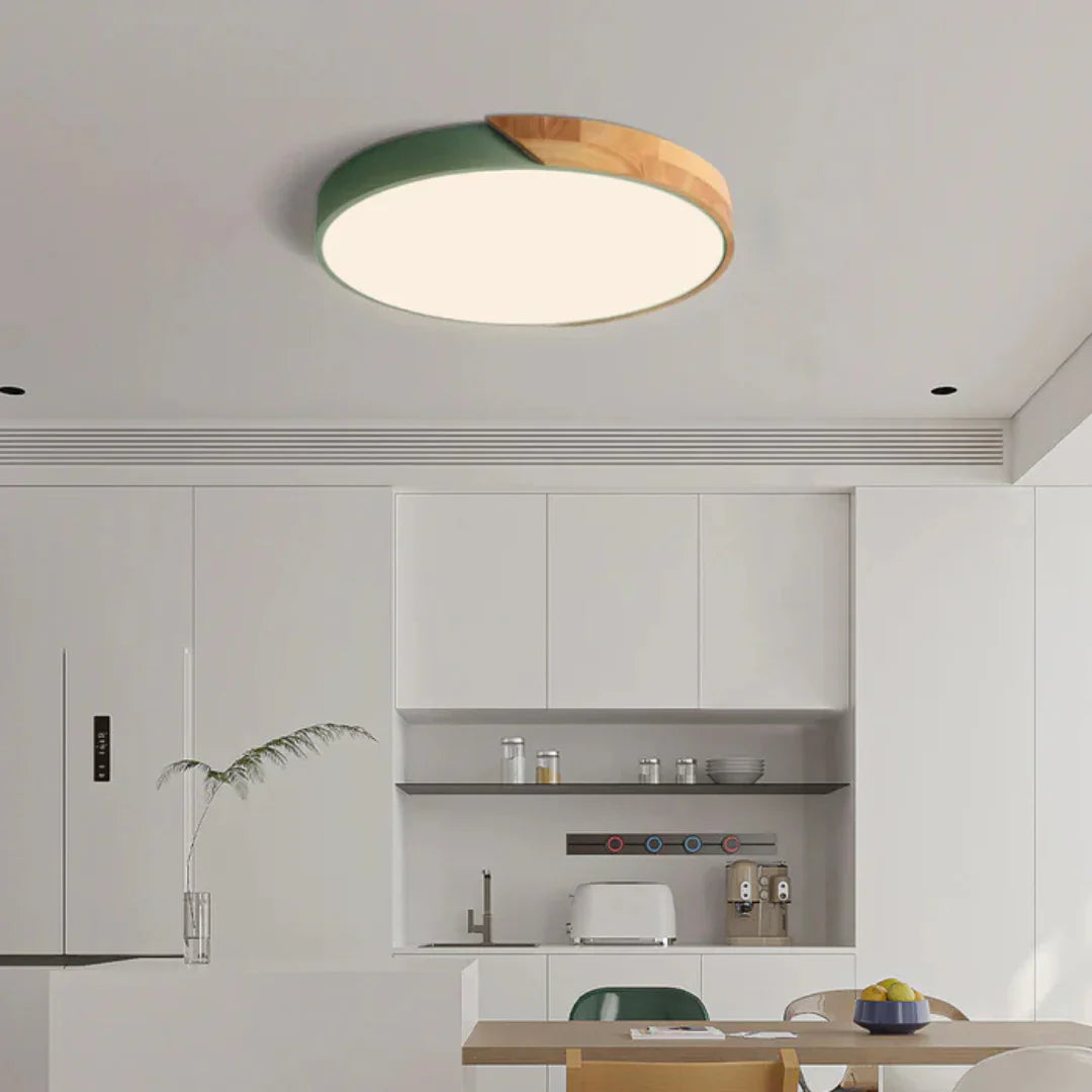 Lampa sufitowa LED w stylu skandynawskim z drewnianymi akcentami