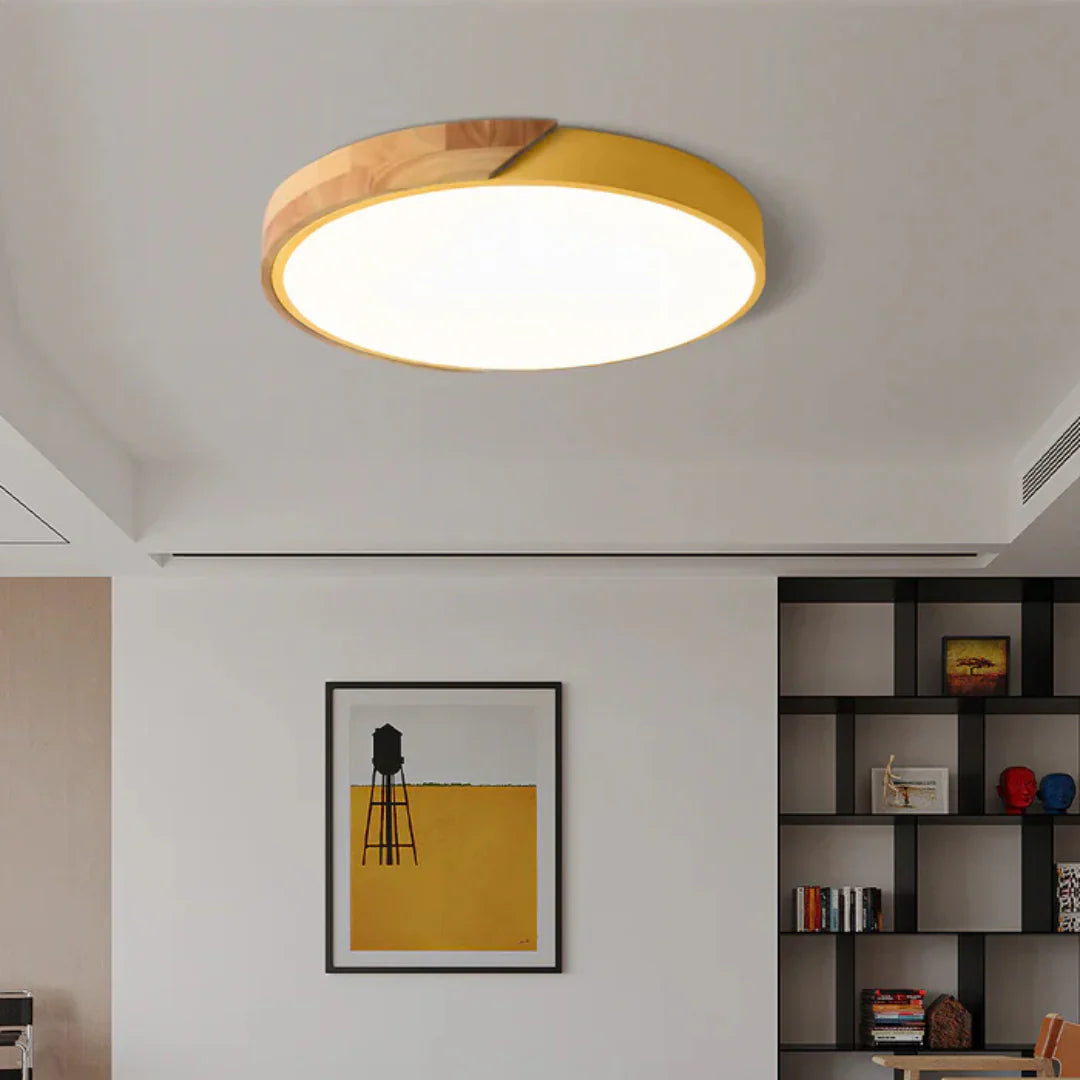 Lampa sufitowa LED w stylu skandynawskim z drewnianymi akcentami