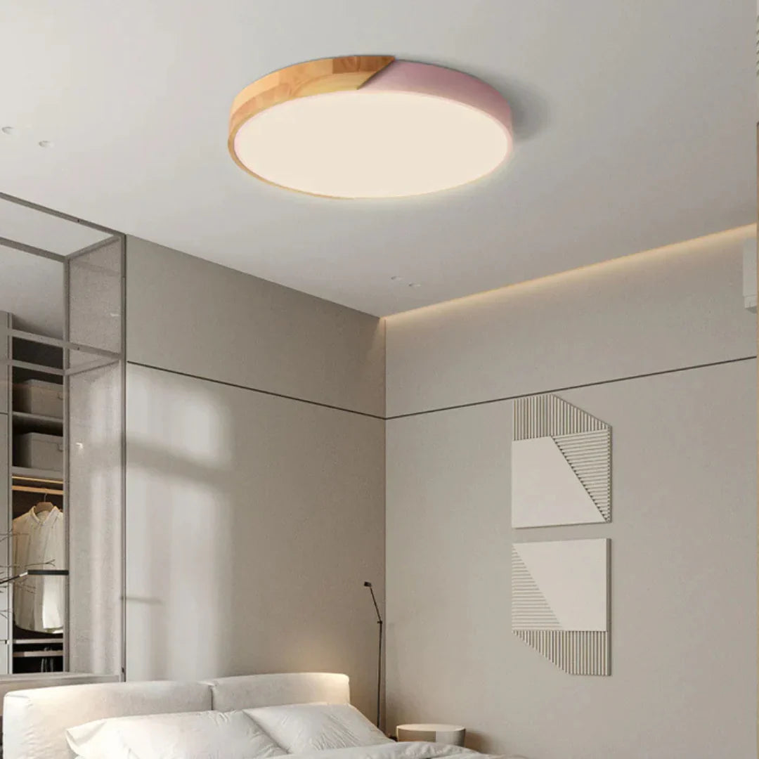 Lampa sufitowa LED w stylu skandynawskim z drewnianymi akcentami