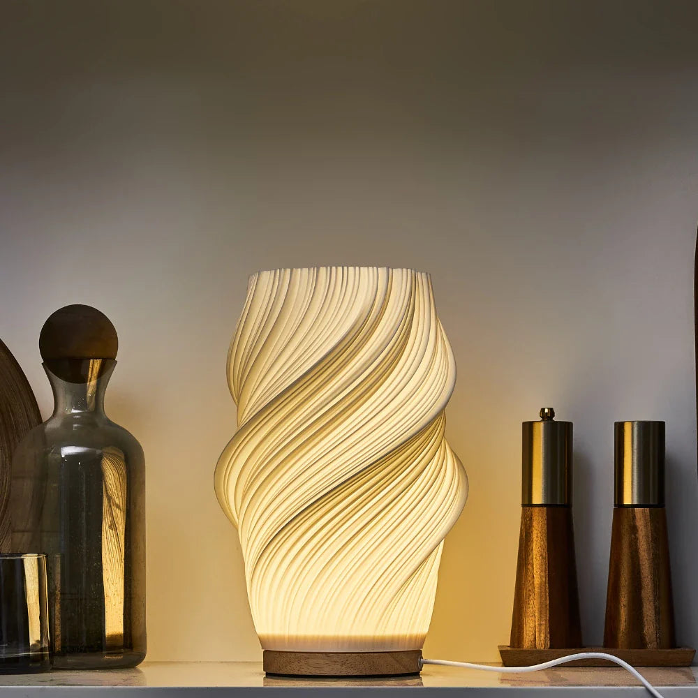 Lampa stołowa Wave LED z drewnianą podstawą i regulowanym natężeniem światła