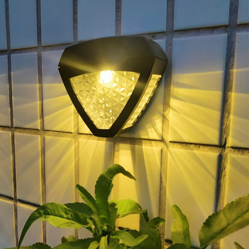 Zewnętrzna lampa ścienna zasilana energią słoneczną w stylu egipskim