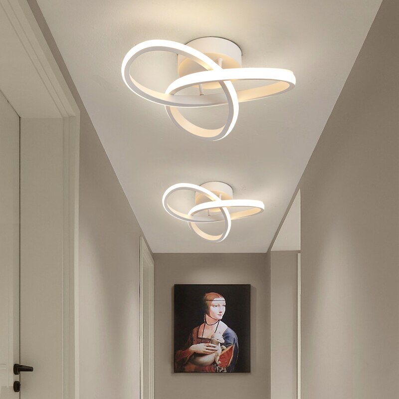 Atrakcyjna wizualnie regulowana lampa sufitowa z trzema pierścieniami do nowoczesnych wnętrz