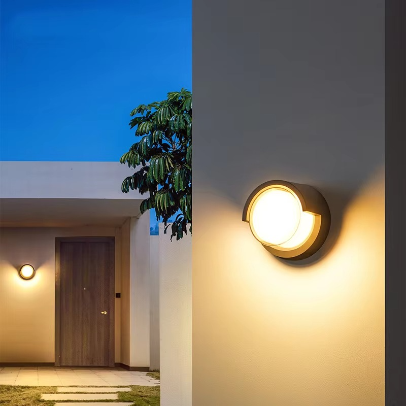 Elegancka lampa LED ścienna z czujnikiem ruchu na zewnątrz