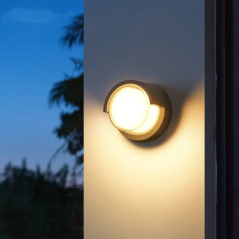 Elegancka lampa LED ścienna z czujnikiem ruchu na zewnątrz