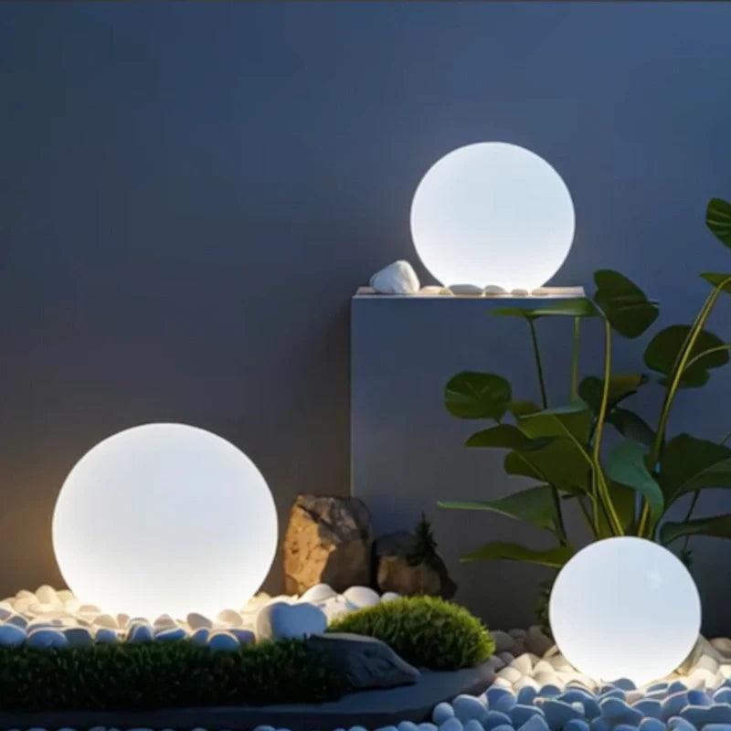 Lampa zewnętrzna LED Globe z pilotem i opcją zasilania energią słoneczną