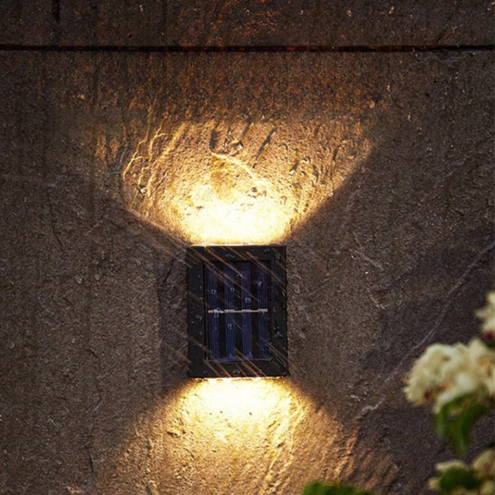Atmosferyczna bezprzewodowa lampa LED zasilana energią słoneczną do patio i korytarzy