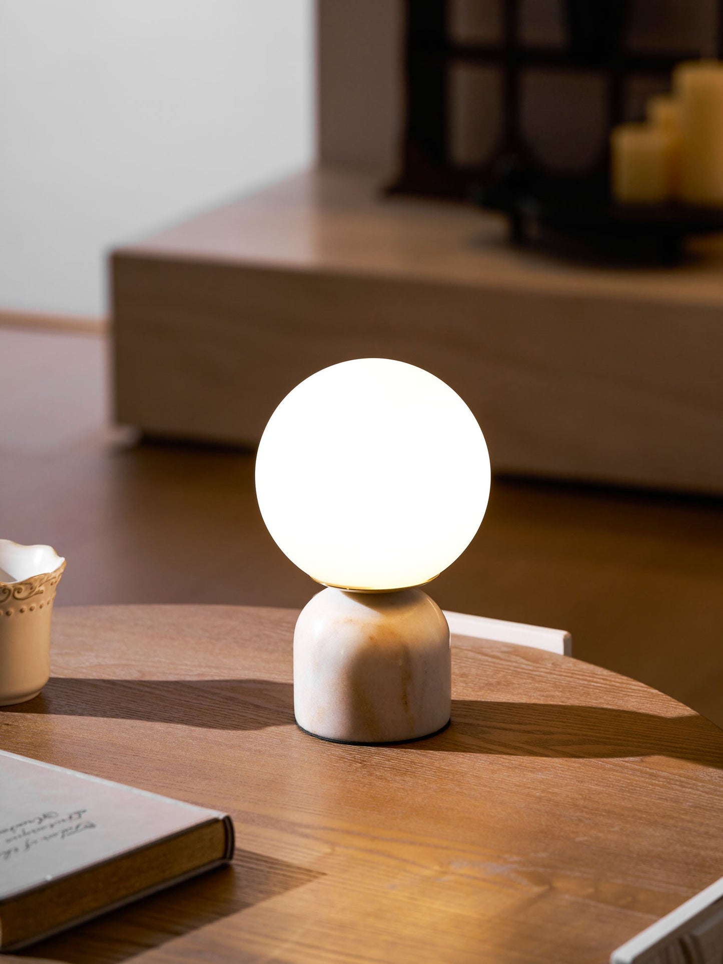 Nowoczesna lampa stołowa Orb Glow Kompaktowe światło otoczenia