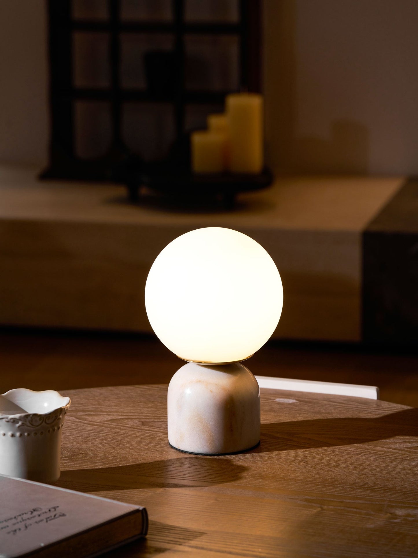 Nowoczesna lampa stołowa Orb Glow Kompaktowe światło otoczenia