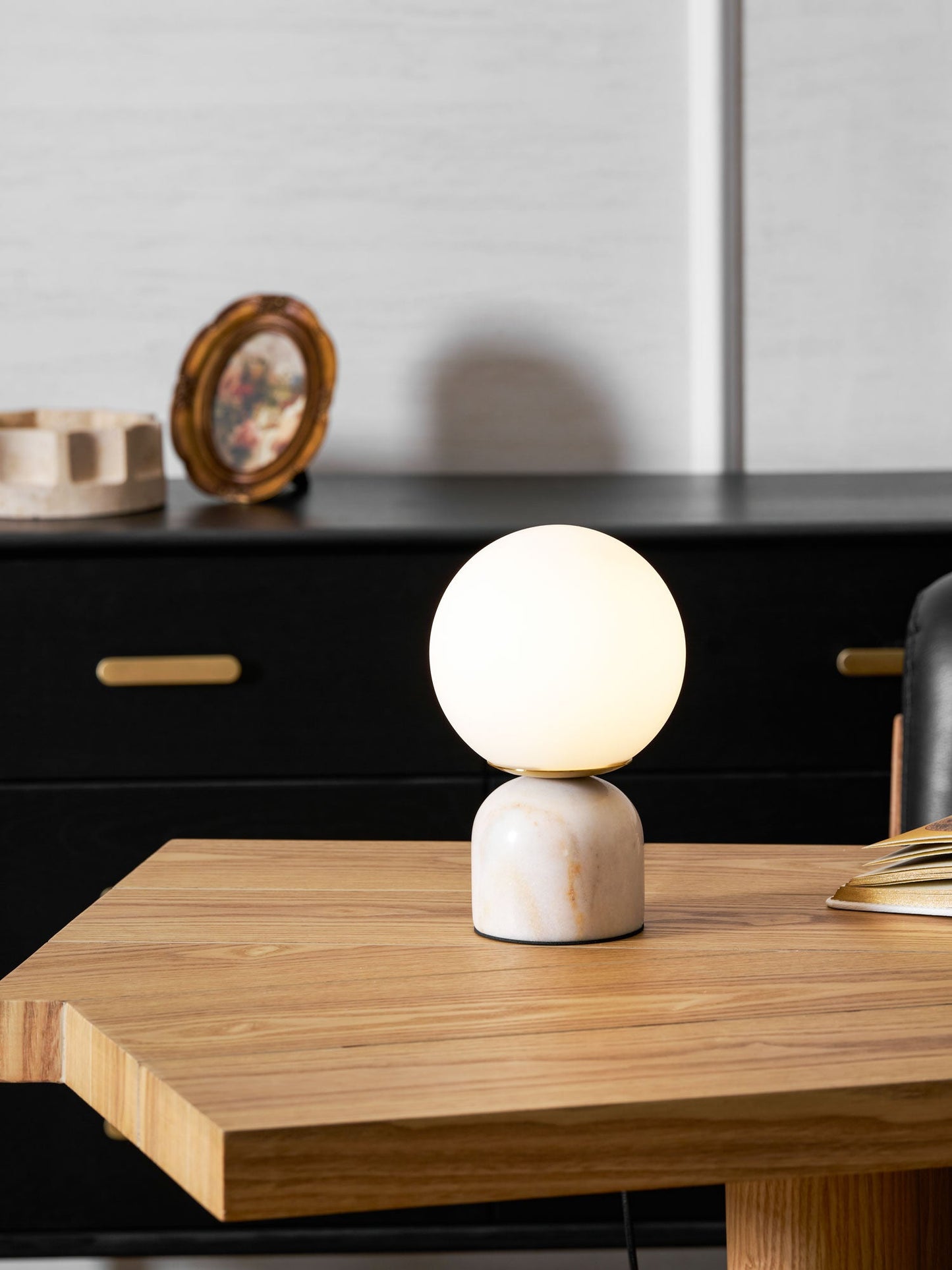 Nowoczesna lampa stołowa Orb Glow Kompaktowe światło otoczenia