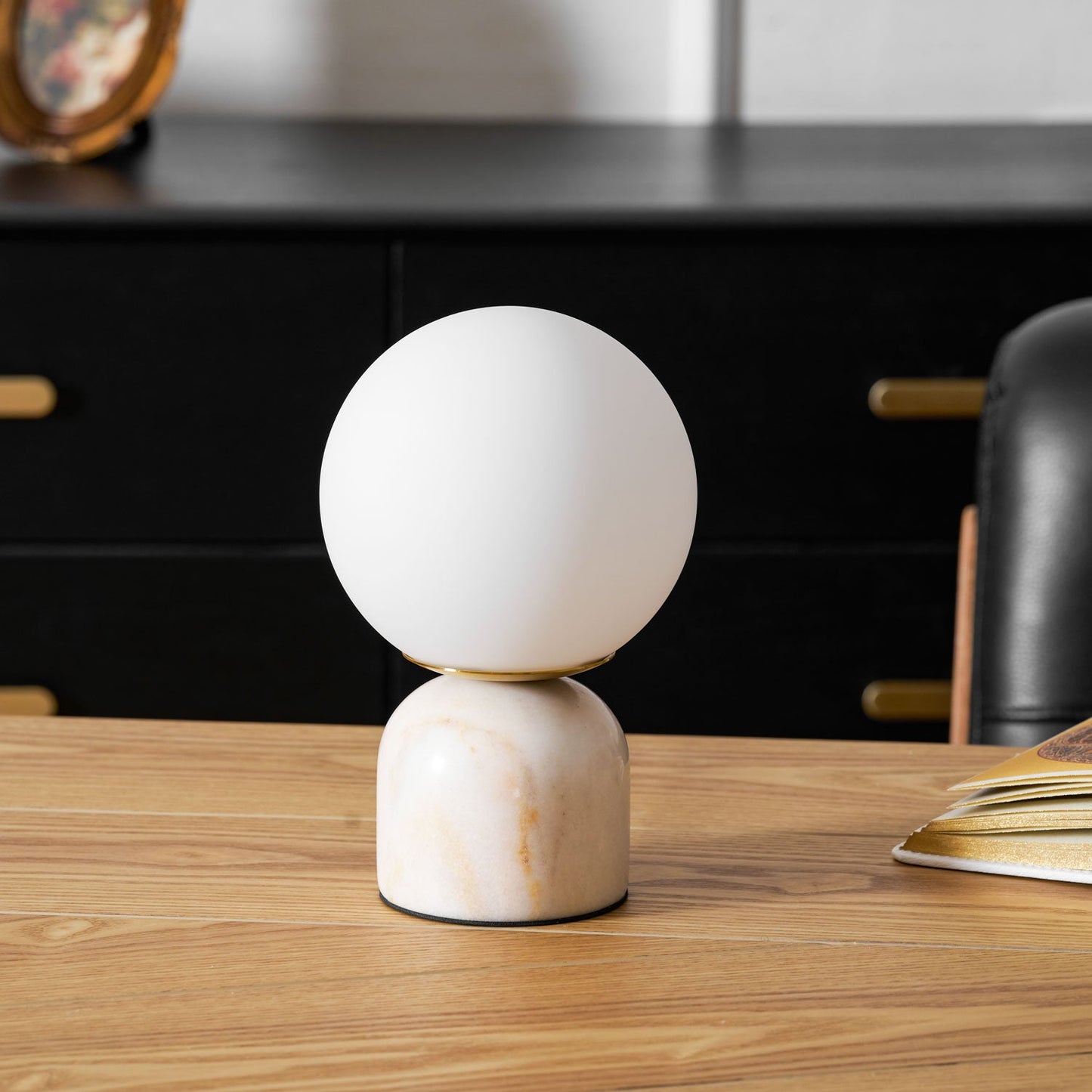 Nowoczesna lampa stołowa Orb Glow Kompaktowe światło otoczenia