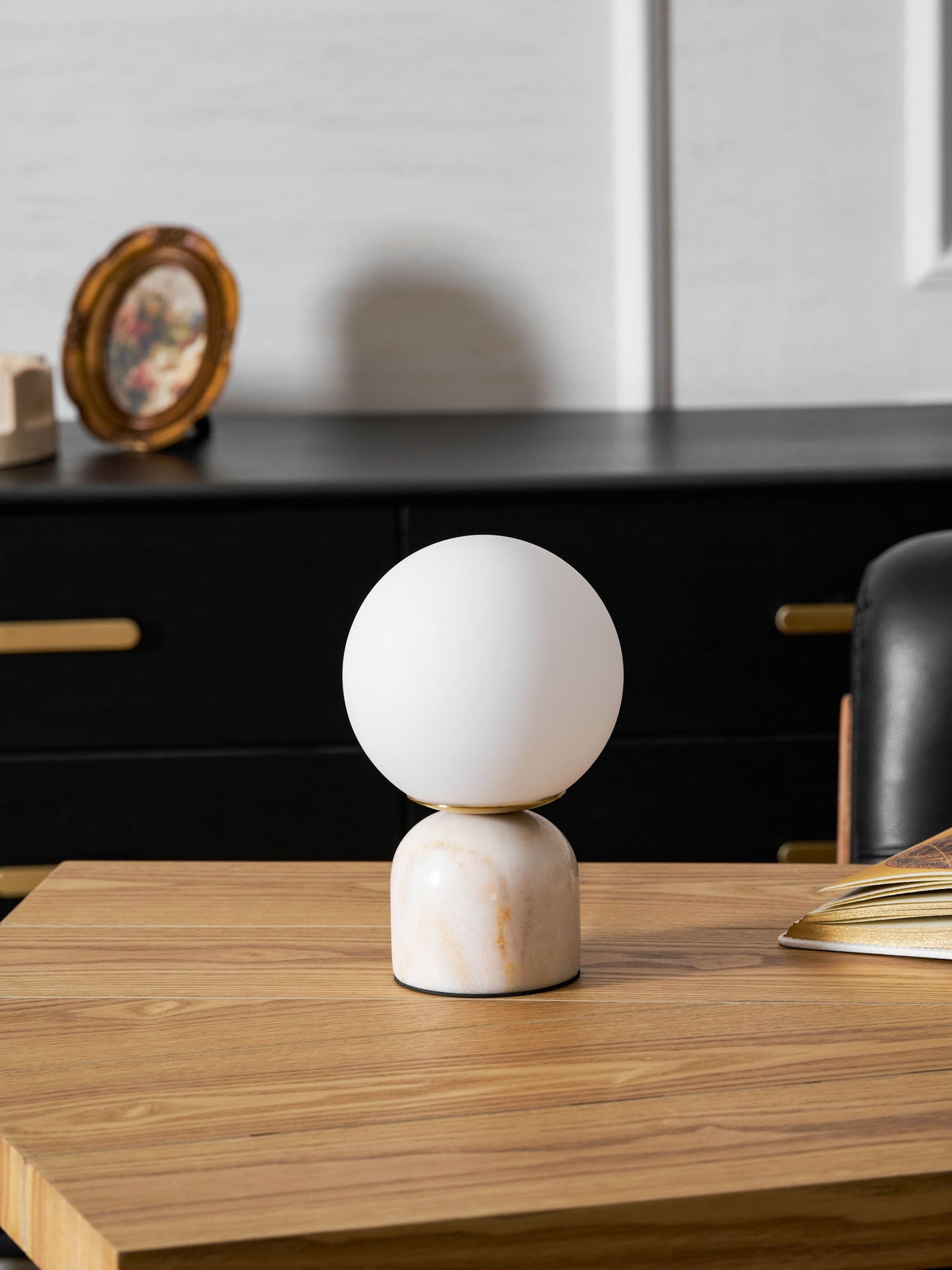 Nowoczesna lampa stołowa Orb Glow Kompaktowe światło otoczenia