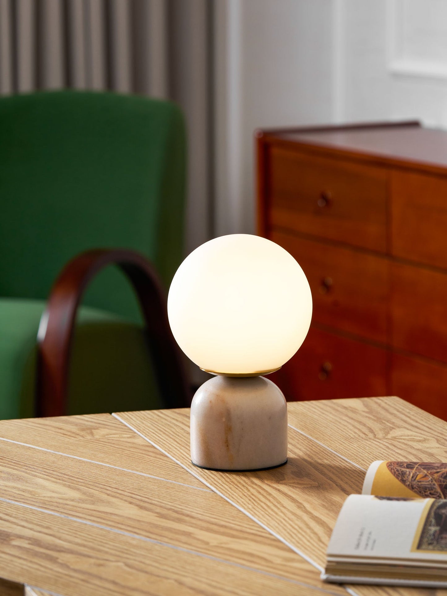 Nowoczesna lampa stołowa Orb Glow Kompaktowe światło otoczenia