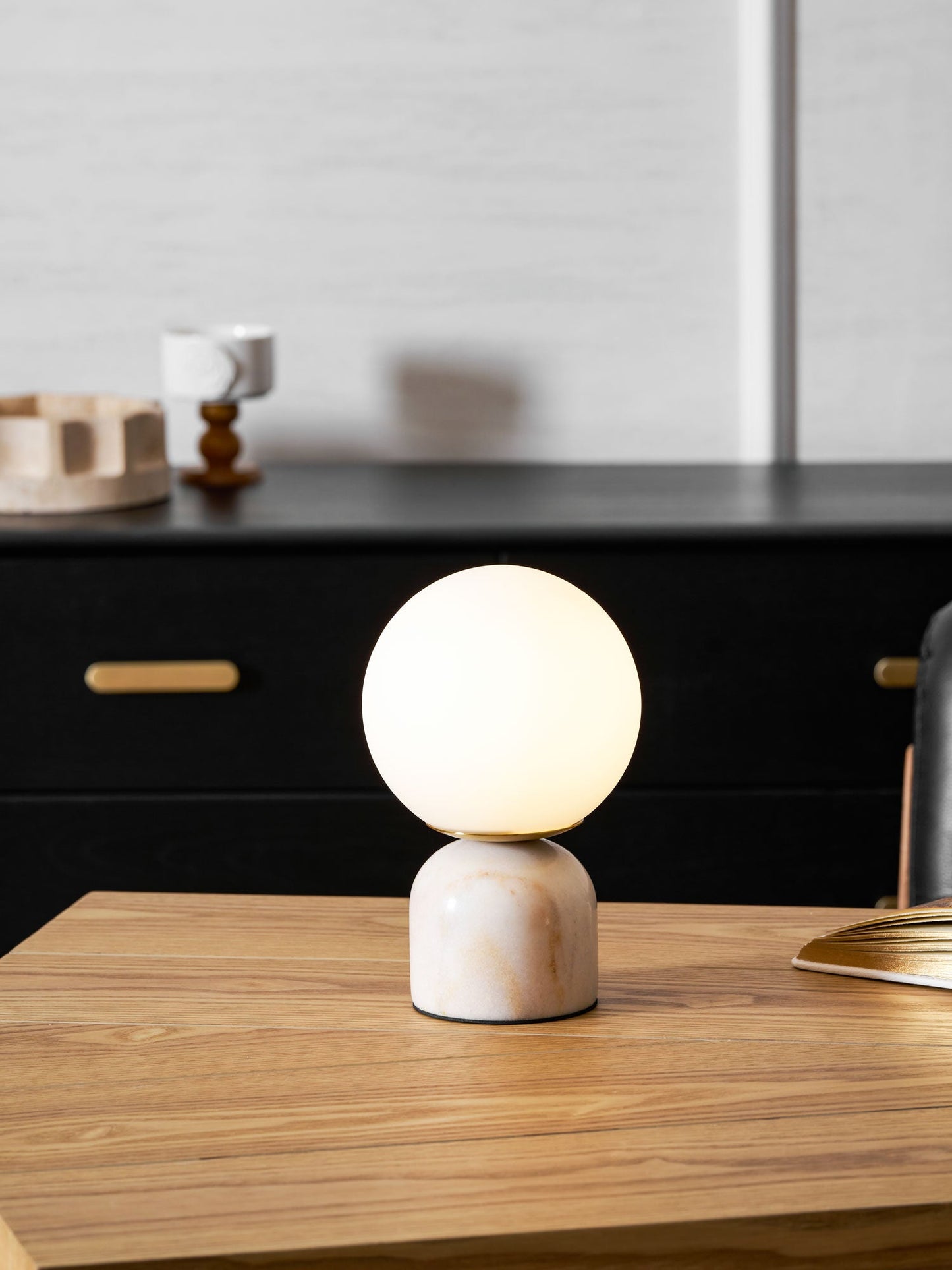 Nowoczesna lampa stołowa Orb Glow Kompaktowe światło otoczenia