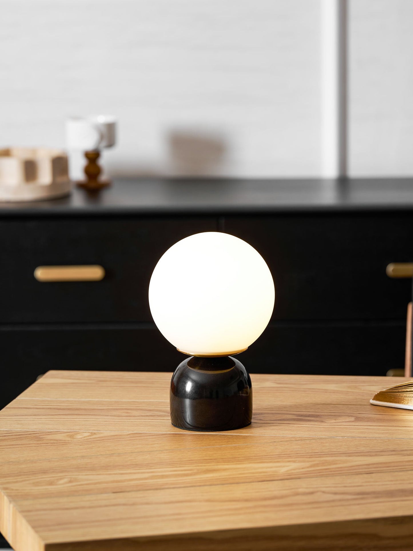 Nowoczesna lampa stołowa Orb Glow Kompaktowe światło otoczenia