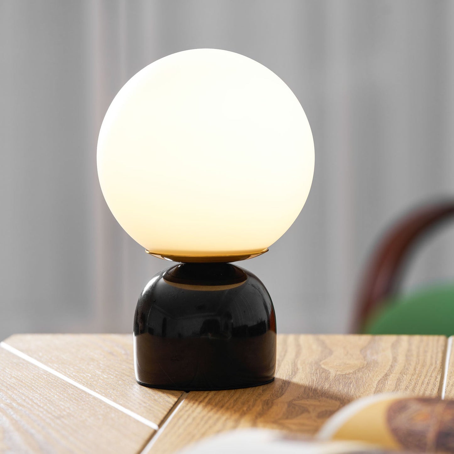 Nowoczesna lampa stołowa Orb Glow Kompaktowe światło otoczenia