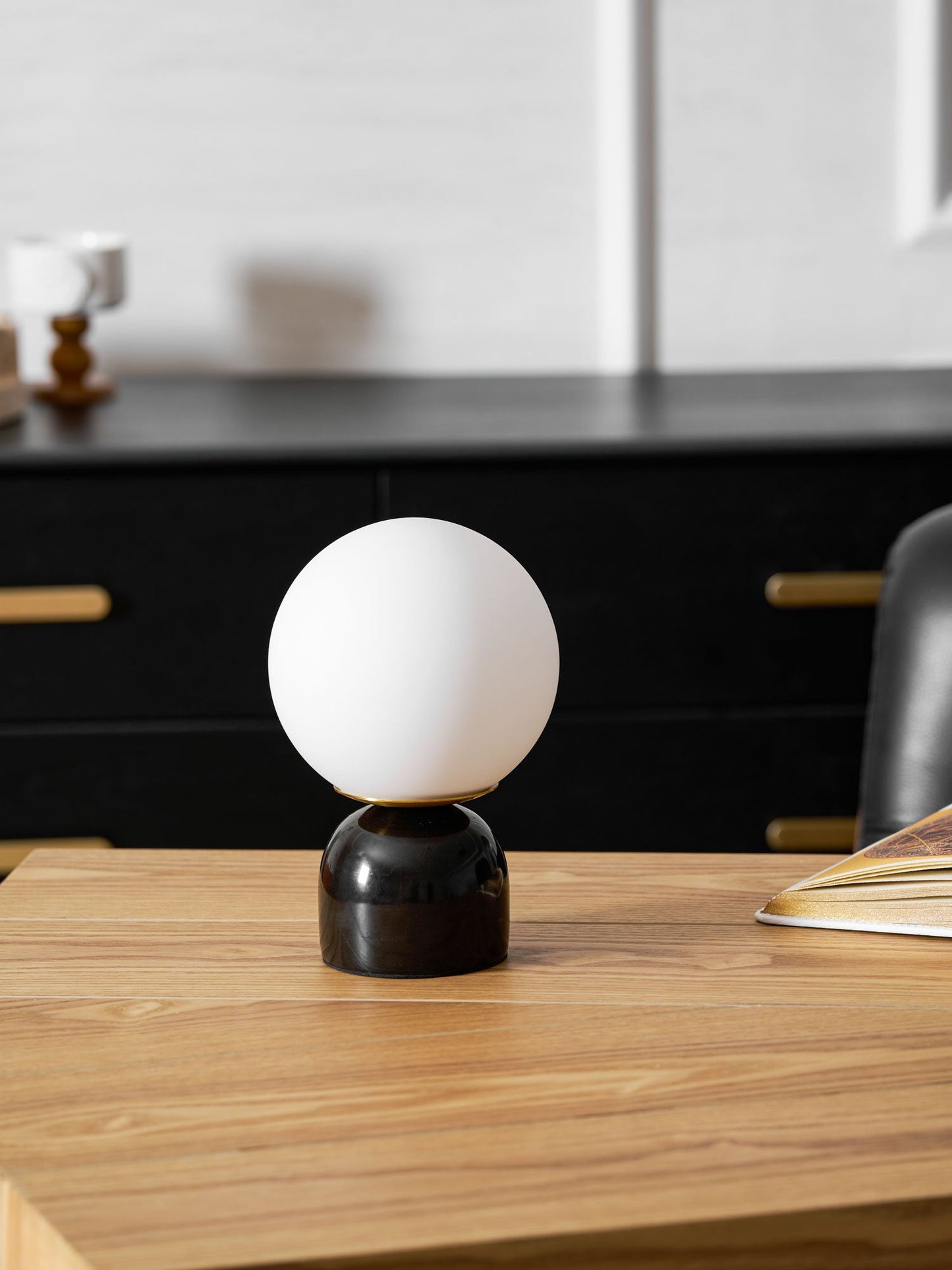 Nowoczesna lampa stołowa Orb Glow Kompaktowe światło otoczenia