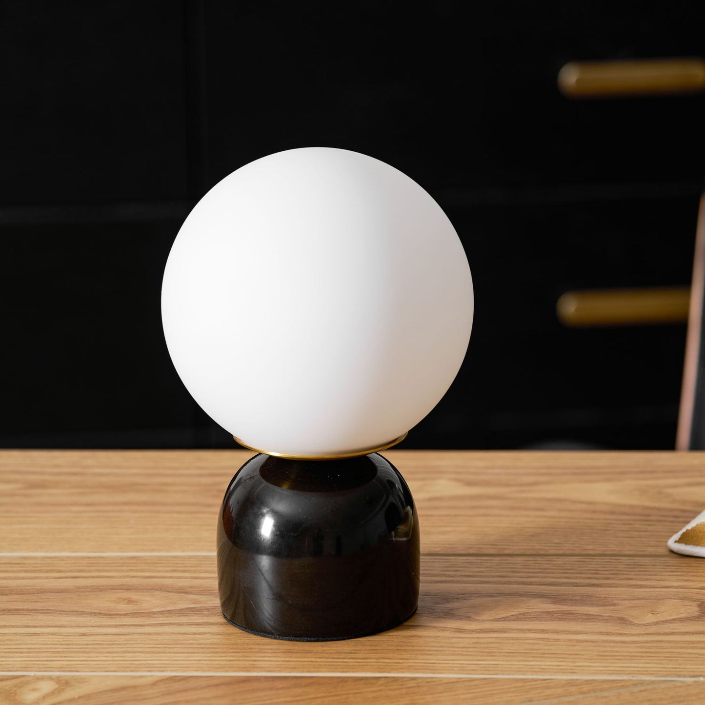 Nowoczesna lampa stołowa Orb Glow Kompaktowe światło otoczenia