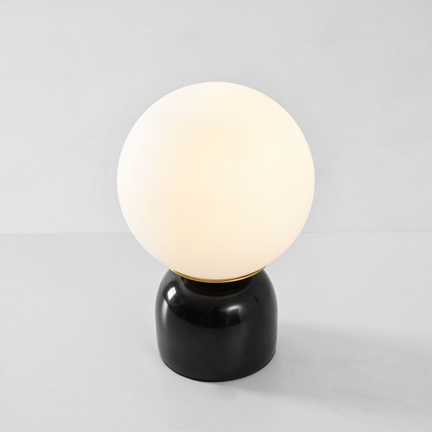Nowoczesna lampa stołowa Orb Glow Kompaktowe światło otoczenia