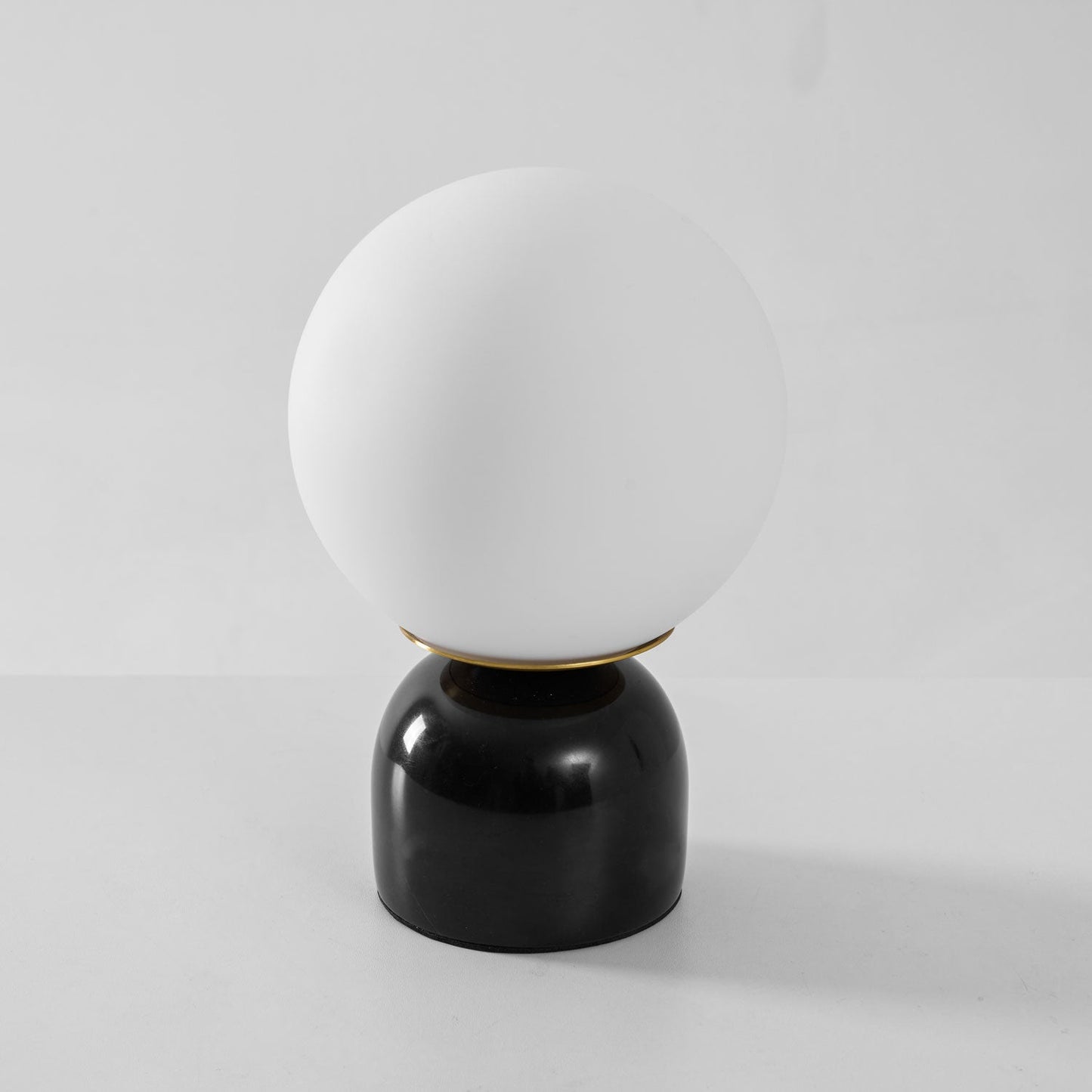 Nowoczesna lampa stołowa Orb Glow Kompaktowe światło otoczenia