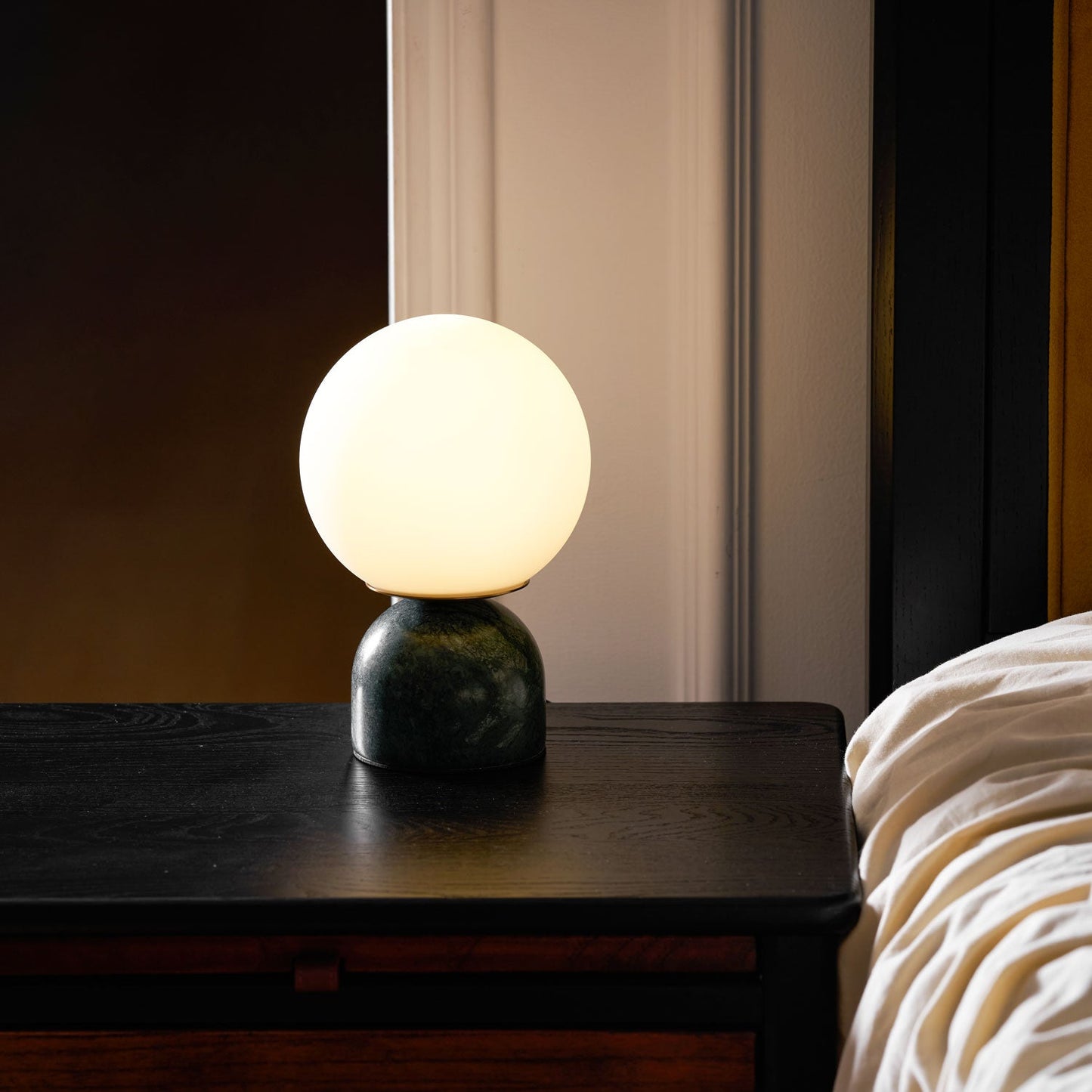 Nowoczesna lampa stołowa Orb Glow Kompaktowe światło otoczenia